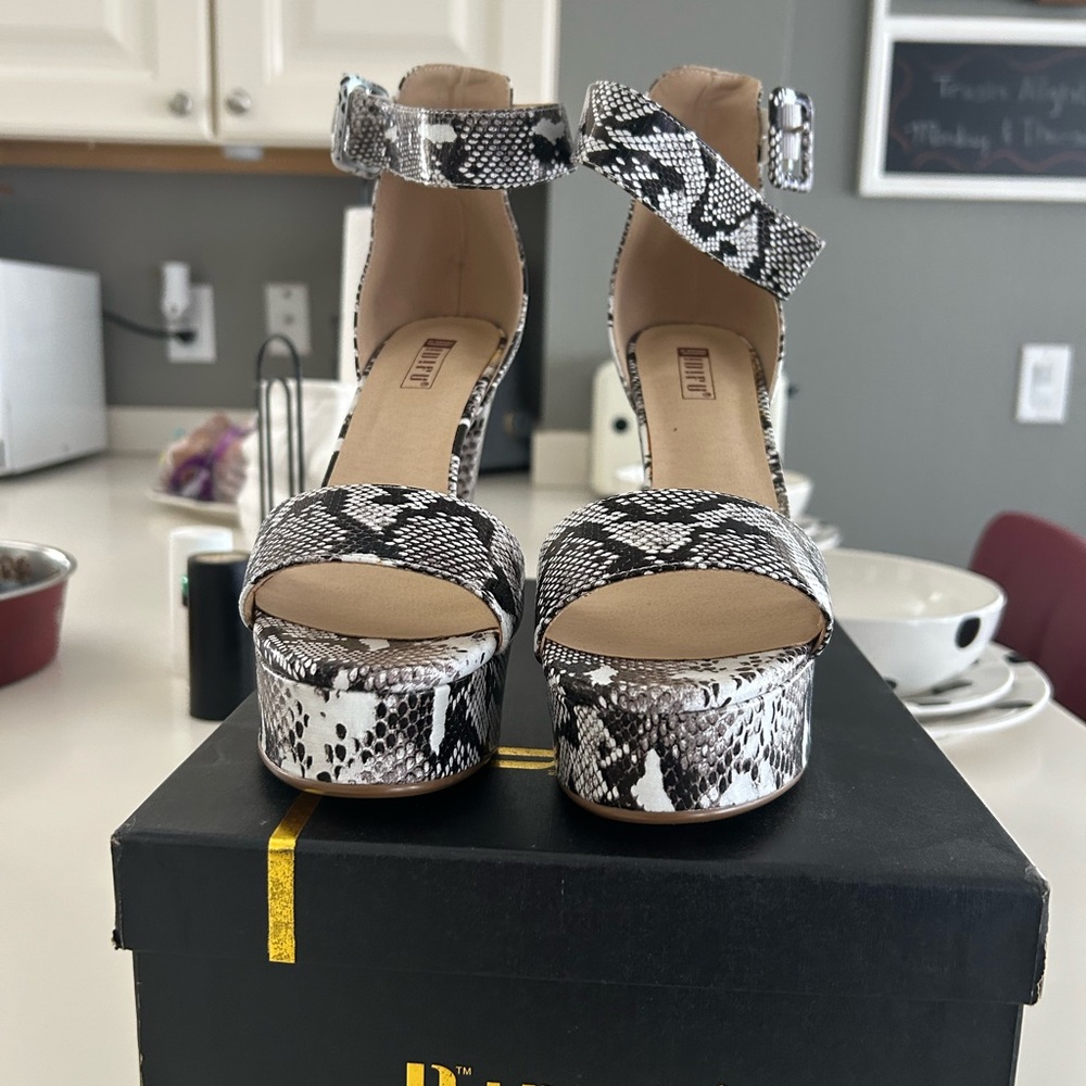 Animal Print Platform Heels - Picture 2 of 4